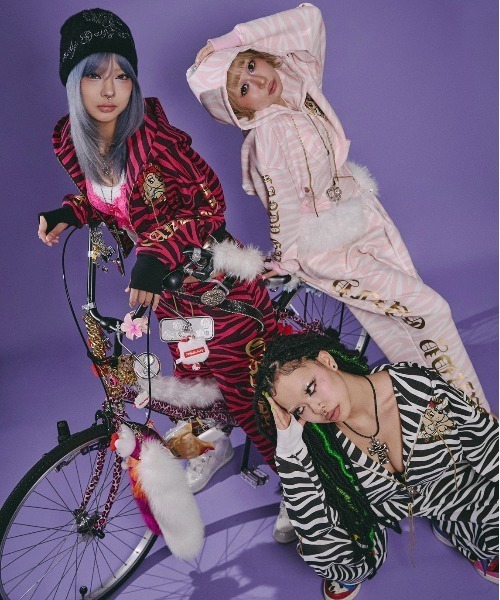GALFY(ガルフィー)の「【GALFY】治安悪ゼブラパーカー / 【ガルフィー】ゼブラ柄ジップパーカー(パーカー・レディース・ホワイト×ピンク/ホワイト×ブラック/ブラック×ピンク・M)」の5枚目の写真