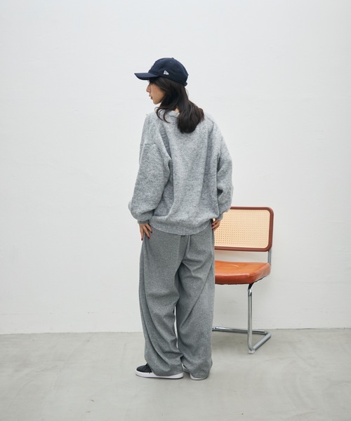 UNDERSTATEMENTs(アンダーステイトメント)の「【ユニセックス】配色ヘンリーネックルーズニット(ニット/セーター・メンズ・グレー/ネイビー/ブラック/レッド・LARGE/MEDIUM)」の15枚目の写真