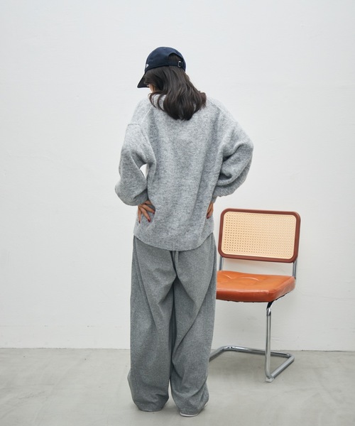 UNDERSTATEMENTs(アンダーステイトメント)の「【ユニセックス】配色ヘンリーネックルーズニット(ニット/セーター・メンズ・グレー/ネイビー/ブラック/レッド・LARGE/MEDIUM)」の17枚目の写真