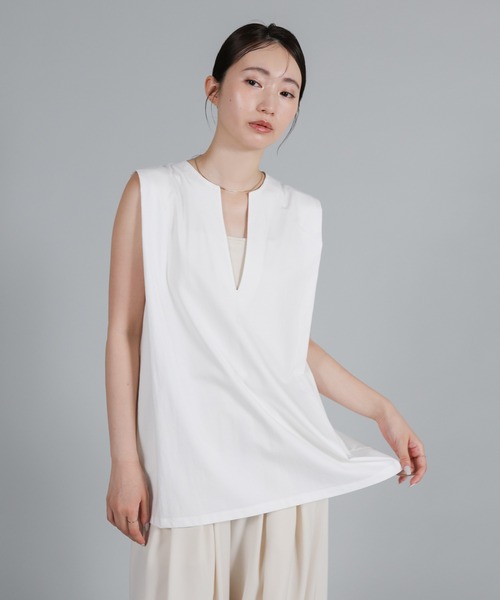select MOCA Et(セレクトモカエト)の「【Et】Keyneck Shoulder Tuck Tops(Tシャツ/カットソー・レディース・ブラック/ホワイト・FREE)」の2枚目の写真