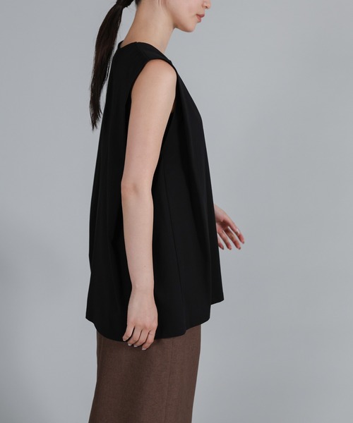select MOCA Et(セレクトモカエト)の「【Et】Keyneck Shoulder Tuck Tops(Tシャツ/カットソー・レディース・ブラック/ホワイト・FREE)」の8枚目の写真