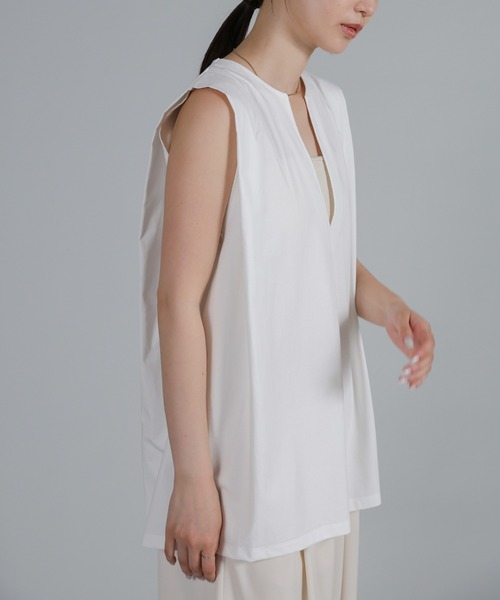 select MOCA Et(セレクトモカエト)の「【Et】Keyneck Shoulder Tuck Tops(Tシャツ/カットソー・レディース・ブラック/ホワイト・FREE)」の17枚目の写真