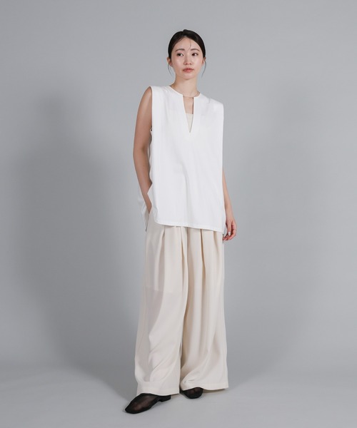 select MOCA Et(セレクトモカエト)の「【Et】Keyneck Shoulder Tuck Tops(Tシャツ/カットソー・レディース・ブラック/ホワイト・FREE)」の4枚目の写真