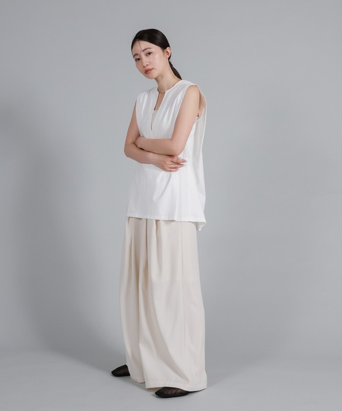 select MOCA Et(セレクトモカエト)の「【Et】Keyneck Shoulder Tuck Tops(Tシャツ/カットソー・レディース・ブラック/ホワイト・FREE)」の19枚目の写真