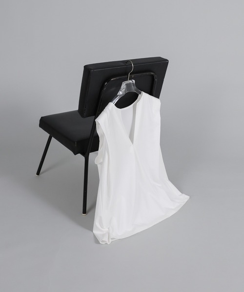 select MOCA Et(セレクトモカエト)の「【Et】Keyneck Shoulder Tuck Tops(Tシャツ/カットソー・レディース・ブラック/ホワイト・FREE)」の22枚目の写真