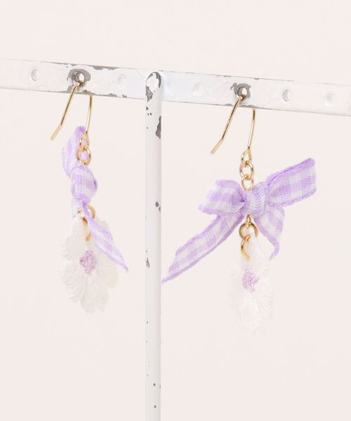 VIBGYOR(ヴィブジョー)の「【MUURABBTI】ギンガムチェックリボンとお花のピアス(MA)(ピアス(両耳用)・レディース・パープル/ピンク・FREE)」の6枚目の写真
