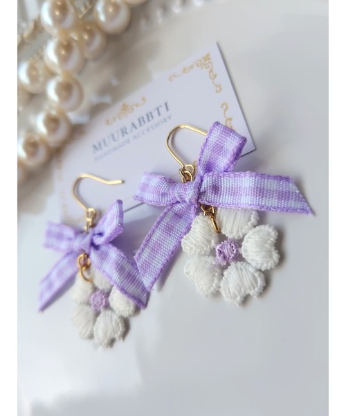 VIBGYOR(ヴィブジョー)の「【MUURABBTI】ギンガムチェックリボンとお花のピアス(MA)(ピアス(両耳用)・レディース・パープル/ピンク・FREE)」の5枚目の写真