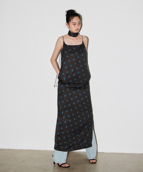 ANDRESD(アンドレスド)の「ミニマルドットサテンドレス / Minimal Dot Satin Dress(ドレス・レディース・ホワイト×ブラック/ブラック×ホワイト/ブラウン系その他/ネイビー×ホワイト・S/M/L)」の3枚目の写真