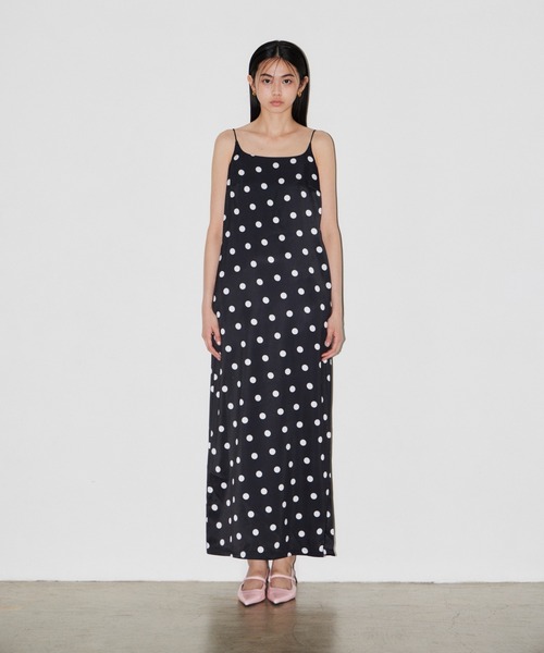 ANDRESD(アンドレスド)の「ミニマルドットサテンドレス / Minimal Dot Satin Dress(ドレス・レディース・ホワイト×ブラック/ブラック×ホワイト/ブラウン系その他/ネイビー×ホワイト・S/M/L)」の17枚目の写真