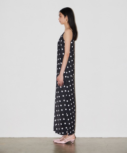 ANDRESD(アンドレスド)の「ミニマルドットサテンドレス / Minimal Dot Satin Dress(ドレス・レディース・ホワイト×ブラック/ブラック×ホワイト/ブラウン系その他/ネイビー×ホワイト・S/M/L)」の18枚目の写真