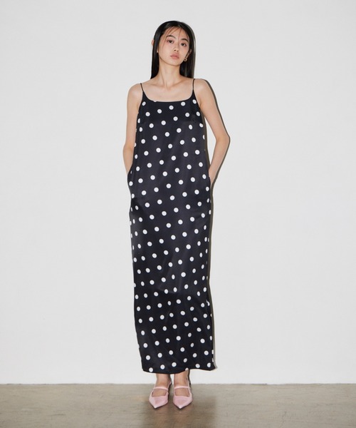 ANDRESD(アンドレスド)の「ミニマルドットサテンドレス / Minimal Dot Satin Dress(ドレス・レディース・ホワイト×ブラック/ブラック×ホワイト/ブラウン系その他/ネイビー×ホワイト・S/M/L)」の15枚目の写真