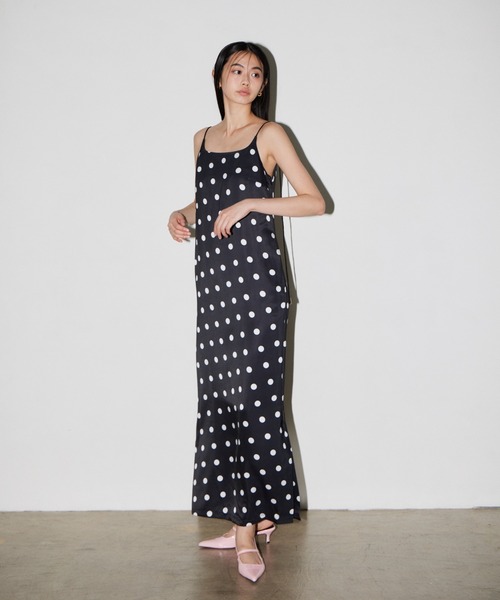ANDRESD(アンドレスド)の「ミニマルドットサテンドレス / Minimal Dot Satin Dress(ドレス・レディース・ホワイト×ブラック/ブラック×ホワイト/ブラウン系その他/ネイビー×ホワイト・S/M/L)」の16枚目の写真