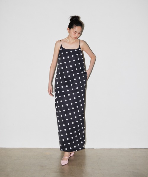 ANDRESD(アンドレスド)の「ミニマルドットサテンドレス / Minimal Dot Satin Dress(ドレス・レディース・ホワイト×ブラック/ブラック×ホワイト/ブラウン系その他/ネイビー×ホワイト・S/M/L)」の21枚目の写真
