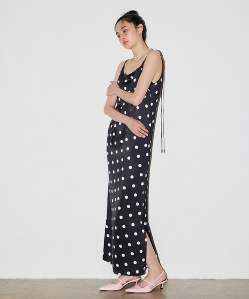 ANDRESD(アンドレスド)の「ミニマルドットサテンドレス / Minimal Dot Satin Dress(ドレス・レディース・ホワイト×ブラック/ブラック×ホワイト/ブラウン系その他/ネイビー×ホワイト・S/M/L)」の22枚目の写真