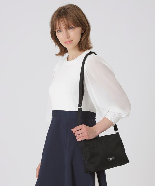 BLUE LABEL CRESTBRIDGE（ブルーレーベルクレストブリッジ）の「【BLACK OF BLACKs】ブラックナイロンミニショルダー（ショルダーバッグ・レディース・ブラック・FREE）」の2枚目の写真