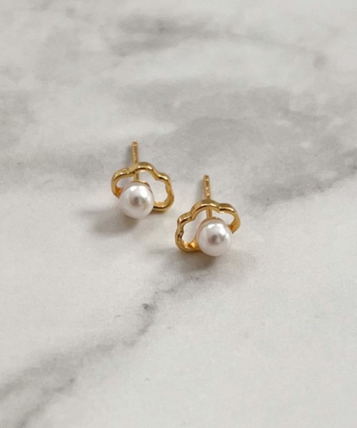 yu-ka(ユーカ)の「YU-KA:クラウドモチーフパールピアス Cloud motif pearl earrings(ピアス(両耳用)・レディース・ゴールド・FREE)」の2枚目の写真