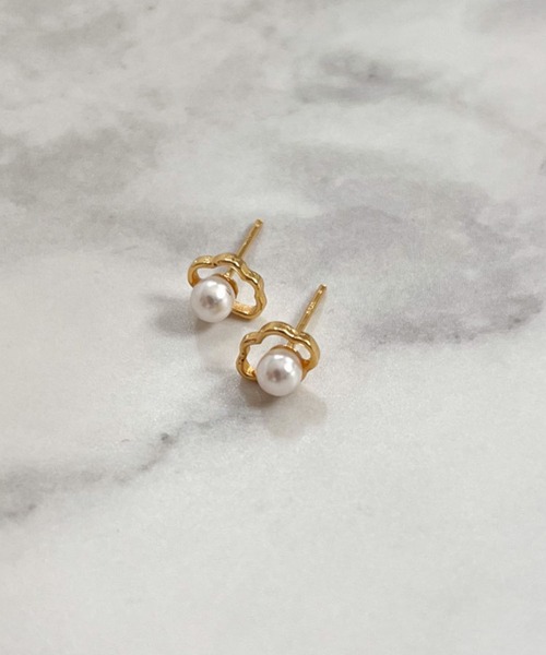 yu-ka(ユーカ)の「YU-KA:クラウドモチーフパールピアス Cloud motif pearl earrings(ピアス(両耳用)・レディース・ゴールド・FREE)」の3枚目の写真
