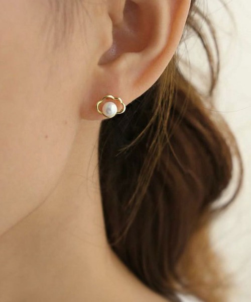 yu-ka(ユーカ)の「YU-KA:クラウドモチーフパールピアス Cloud motif pearl earrings(ピアス(両耳用)・レディース・ゴールド・FREE)」の4枚目の写真