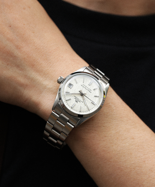 VAGUE WATCH CO.(ヴォーグウォッチカンパニー)の「VAGUE WATCH CO. Every-One-Date Silver(アナログ腕時計・レディース・シルバー・FREE)」の12枚目の写真
