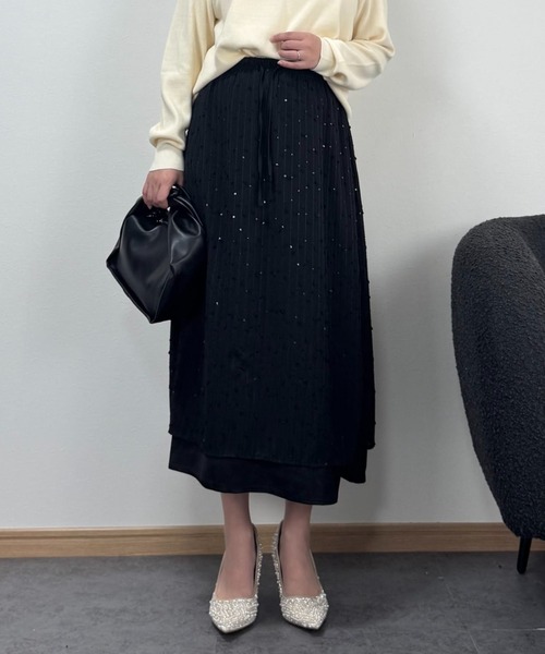 O.W(オーダブリュー)の「【Lサイズ・XLサイズ専門着痩せブランド】スパンコールスカート(スカート・レディース・クリーム/ブラック・FREE)」の1枚目の写真