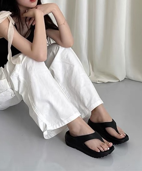 Vipoa(ヴィポア)の「EVA FLIP トングサンダル(サンダル・レディース・アイボリー/ブラック・SMALL/MEDIUM/LARGE)」の16枚目の写真