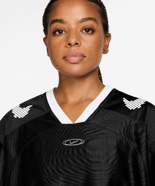 NIKE(ナイキ)の「NIKE NSW Oversized Jersey(ナイキ オーバーサイズド ジャージー)(Tシャツ/カットソー・レディース・グリーン系/ブラック系・SMALL/X-SMALL/LARGE)」の3枚目の写真