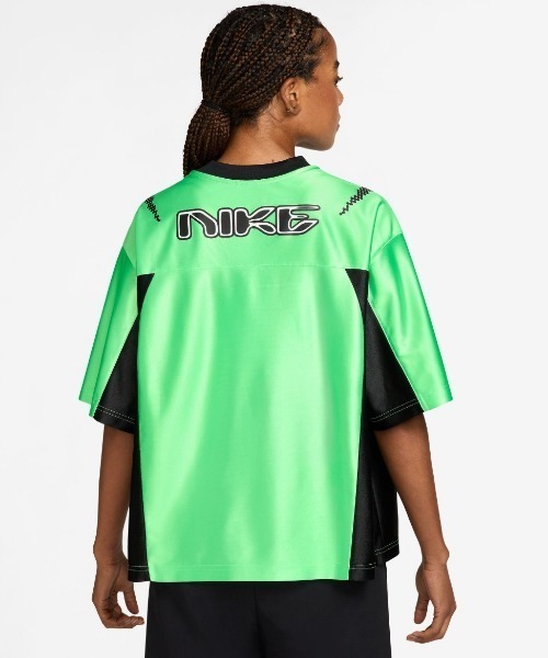 NIKE(ナイキ)の「NIKE NSW Oversized Jersey(ナイキ オーバーサイズド ジャージー)(Tシャツ/カットソー・レディース・グリーン系/ブラック系・SMALL/X-SMALL/LARGE)」の6枚目の写真