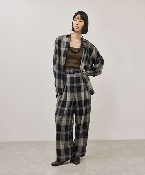 ADAM ET ROPE'(アダムエロペ)の「TWトロチェックシャツ/防シワ(シャツ/ブラウス・レディース・グレー系その他/ブラウン系その他2・FREE)」の4枚目の写真