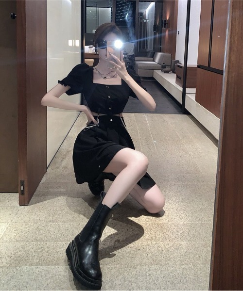 NoBelle(ノベル)の「チェーン付き ウエストカットスクエアネックパフスリーブミニワンピース ワンホン系/財閥系(ワンピース・レディース・ブラック・M)」の9枚目の写真
