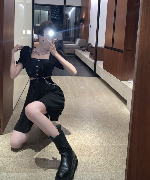 NoBelle(ノベル)の「チェーン付き ウエストカットスクエアネックパフスリーブミニワンピース ワンホン系/財閥系(ワンピース・レディース・ブラック・M)」の10枚目の写真