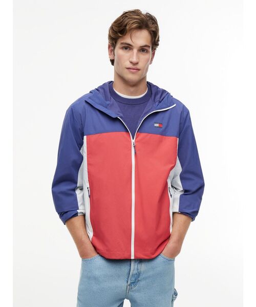 tommy jeans(トミー ジーンズ)の「シカゴパッカブルジャケット(ナイロンジャケット・メンズ・グレー/レッド系6・LARGE/SMALL/MEDIUM)」の1枚目の写真