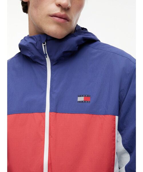 tommy jeans(トミー ジーンズ)の「シカゴパッカブルジャケット(ナイロンジャケット・メンズ・グレー/レッド系6・LARGE/SMALL/MEDIUM)」の10枚目の写真