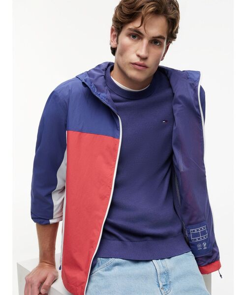tommy jeans(トミー ジーンズ)の「シカゴパッカブルジャケット(ナイロンジャケット・メンズ・グレー/レッド系6・LARGE/SMALL/MEDIUM)」の11枚目の写真