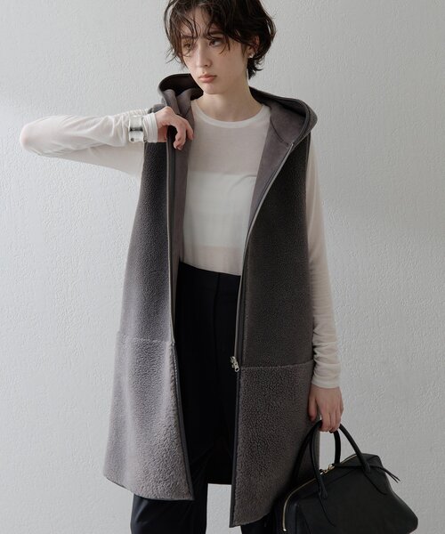 Whim Gazette(ウィムガゼット)の「<WEB限定カラーあり>【THE PAUSE】ボアフードロングジレ(ベスト・レディース・ライトベージュ/ダークブラウン/チャコールグレー・FREE)」の4枚目の写真