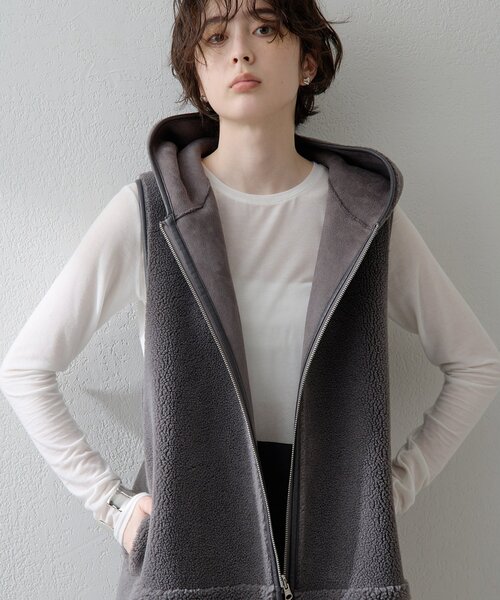 Whim Gazette(ウィムガゼット)の「<WEB限定カラーあり>【THE PAUSE】ボアフードロングジレ(ベスト・レディース・ライトベージュ/ダークブラウン/チャコールグレー・FREE)」の12枚目の写真