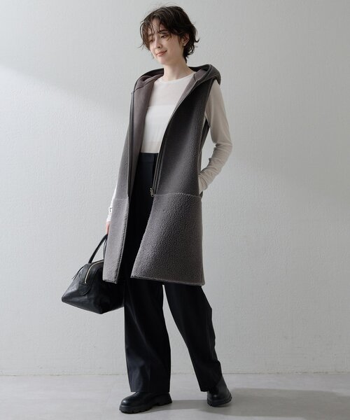 Whim Gazette(ウィムガゼット)の「<WEB限定カラーあり>【THE PAUSE】ボアフードロングジレ(ベスト・レディース・ライトベージュ/ダークブラウン/チャコールグレー・FREE)」の6枚目の写真