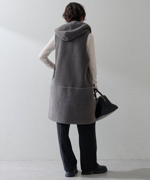 Whim Gazette(ウィムガゼット)の「<WEB限定カラーあり>【THE PAUSE】ボアフードロングジレ(ベスト・レディース・ライトベージュ/ダークブラウン/チャコールグレー・FREE)」の9枚目の写真
