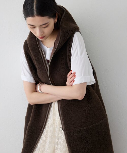 Whim Gazette(ウィムガゼット)の「<WEB限定カラーあり>【THE PAUSE】ボアフードロングジレ(ベスト・レディース・ライトベージュ/ダークブラウン/チャコールグレー・FREE)」の21枚目の写真