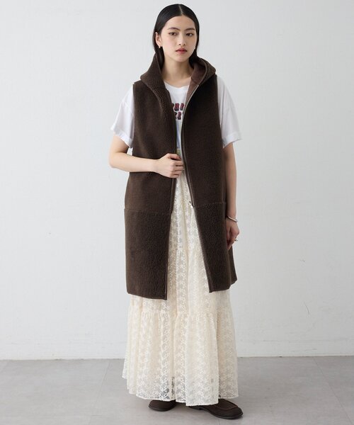 Whim Gazette(ウィムガゼット)の「<WEB限定カラーあり>【THE PAUSE】ボアフードロングジレ(ベスト・レディース・ライトベージュ/ダークブラウン/チャコールグレー・FREE)」の14枚目の写真