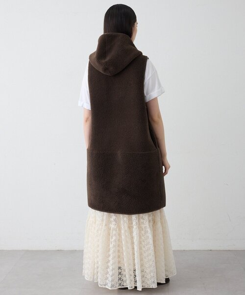 Whim Gazette(ウィムガゼット)の「<WEB限定カラーあり>【THE PAUSE】ボアフードロングジレ(ベスト・レディース・ライトベージュ/ダークブラウン/チャコールグレー・FREE)」の18枚目の写真