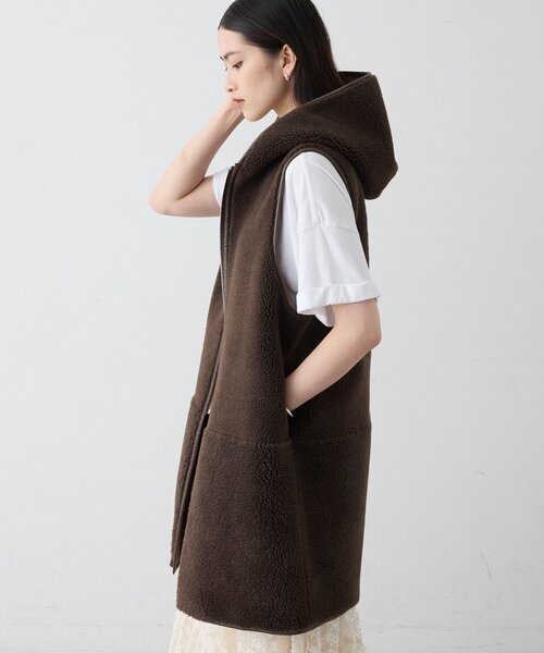 Whim Gazette(ウィムガゼット)の「<WEB限定カラーあり>【THE PAUSE】ボアフードロングジレ(ベスト・レディース・ライトベージュ/ダークブラウン/チャコールグレー・FREE)」の16枚目の写真