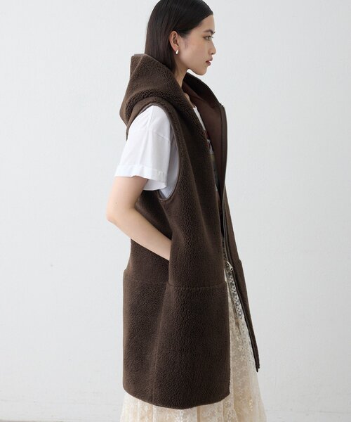 Whim Gazette(ウィムガゼット)の「<WEB限定カラーあり>【THE PAUSE】ボアフードロングジレ(ベスト・レディース・ライトベージュ/ダークブラウン/チャコールグレー・FREE)」の20枚目の写真
