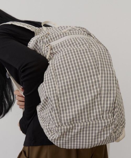 DFFUR.(ディフル)の「軽量チェックバックパック【収納ポーチ付/ドリンクホルダー×2】(バックパック/リュック・レディース・アイボリー/ブラック・FREE)」の20枚目の写真