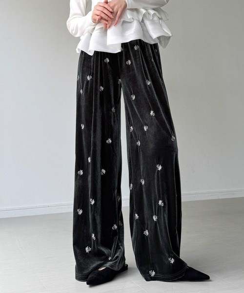 junoah(ジュノア)の「花柄刺繍ベロアイージーパンツ(裏地なし)(その他パンツ・レディース・ブラック/ブラウン/グレー・SMALL/LARGE/MEDIUM)」の7枚目の写真