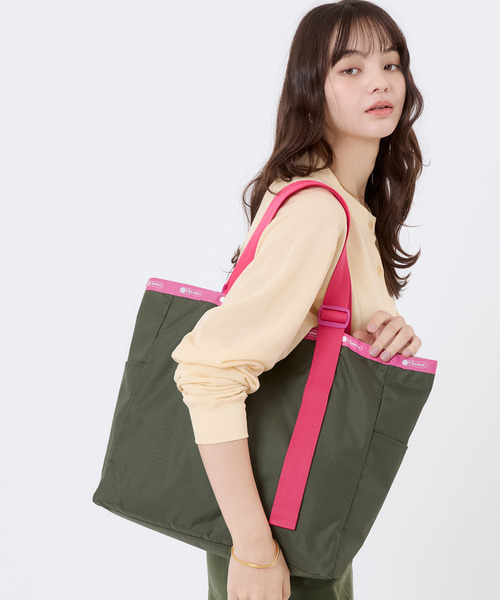 LeSportsac(レスポートサック)の「LG HANDLE ADJ TOTE アボカド/ベージュピンクウェビング(トートバッグ・レディース・グリーン・FREE)」の1枚目の写真