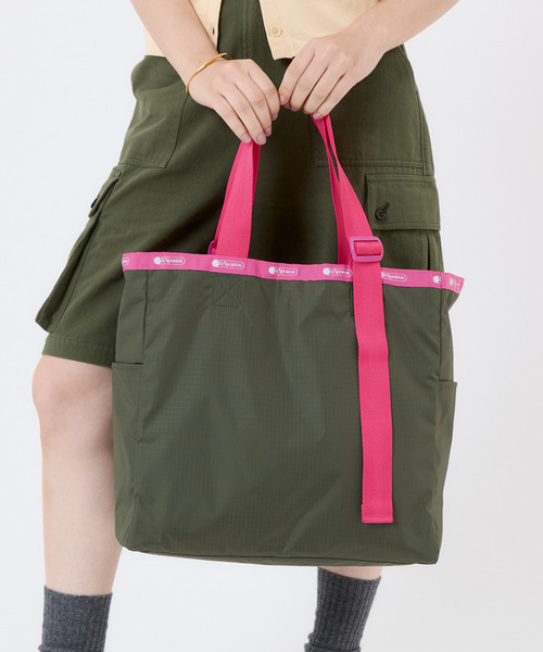 LeSportsac(レスポートサック)の「LG HANDLE ADJ TOTE アボカド/ベージュピンクウェビング(トートバッグ・レディース・グリーン・FREE)」の2枚目の写真