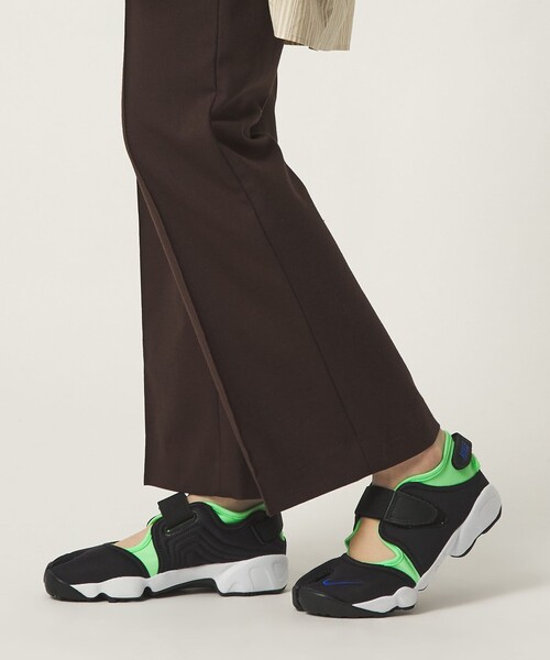 NIKE(ナイキ)の「<NIKE>W AIRRIFT NEO(スニーカー・レディース・ブラック・25cm/22cm/23cm/24cm)」の3枚目の写真