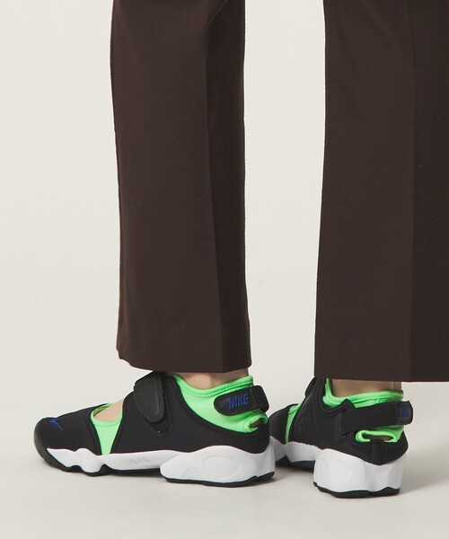 NIKE(ナイキ)の「<NIKE>W AIRRIFT NEO(スニーカー・レディース・ブラック・25cm/22cm/23cm/24cm)」の4枚目の写真