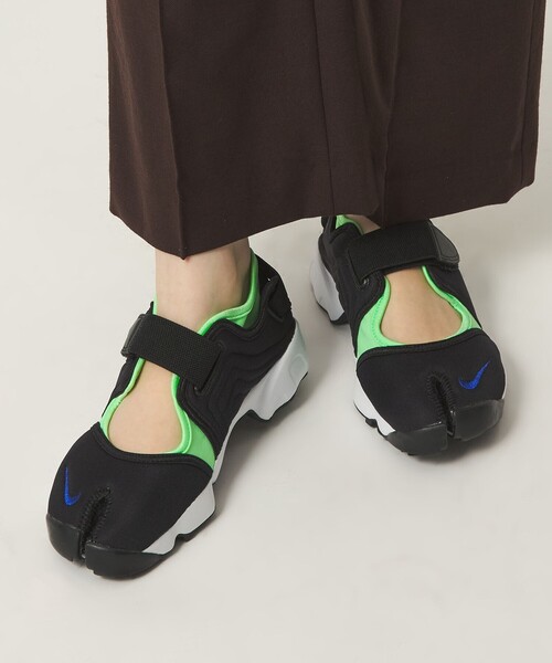 NIKE(ナイキ)の「<NIKE>W AIRRIFT NEO(スニーカー・レディース・ブラック・25cm/22cm/23cm/24cm)」の5枚目の写真