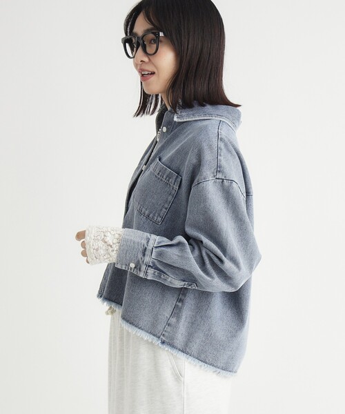 HONEYSUCKLE ROSE(ハニーサックルローズ)の「《店舗人気アイテム》デニム加工ショートシャツ(シャツ/ブラウス・レディース・ブルー系その他/サックスブルー・04/05)」の4枚目の写真